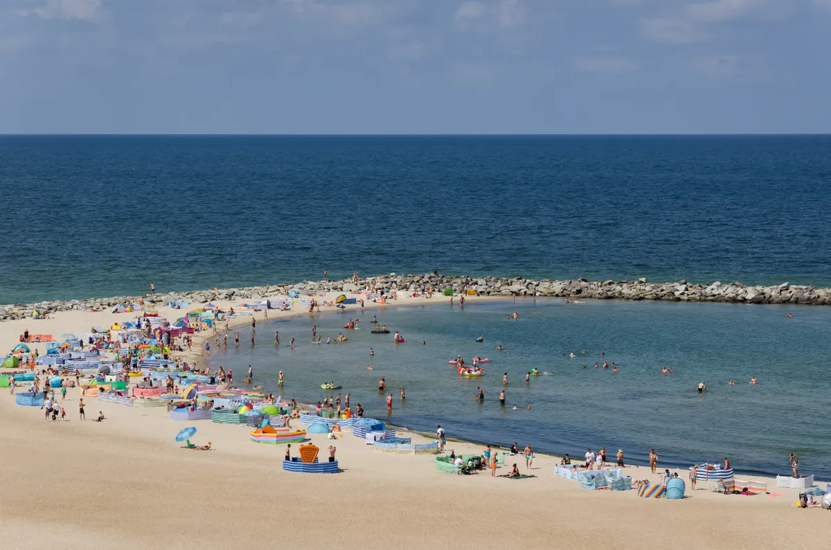 Strand a lengyelországi Dubaj partvidékén.
