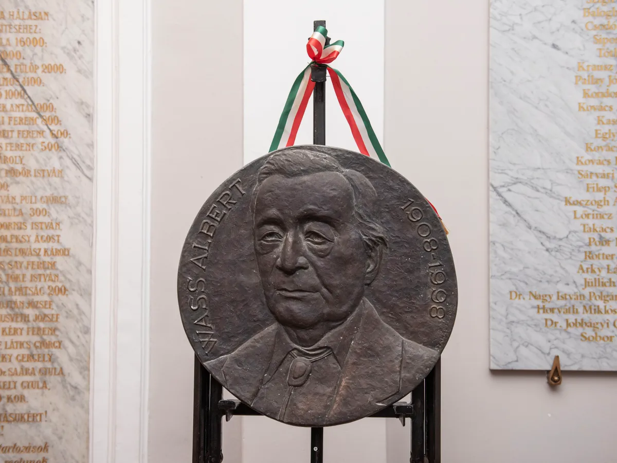 Wass Albert kvíz, emlékmű.