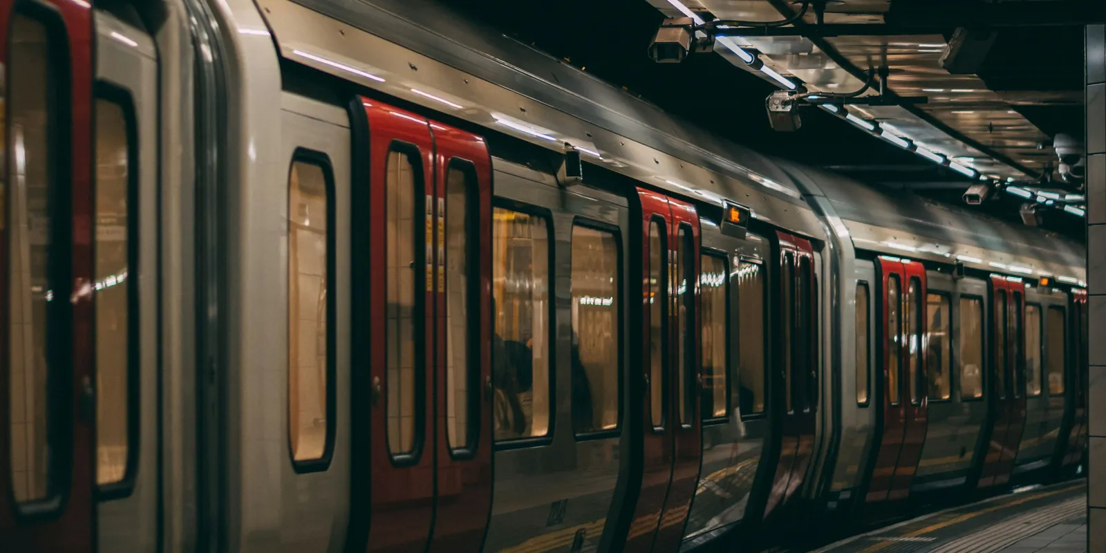 Bedarálta a ruha: borzalmas halált halt az apa a metróban