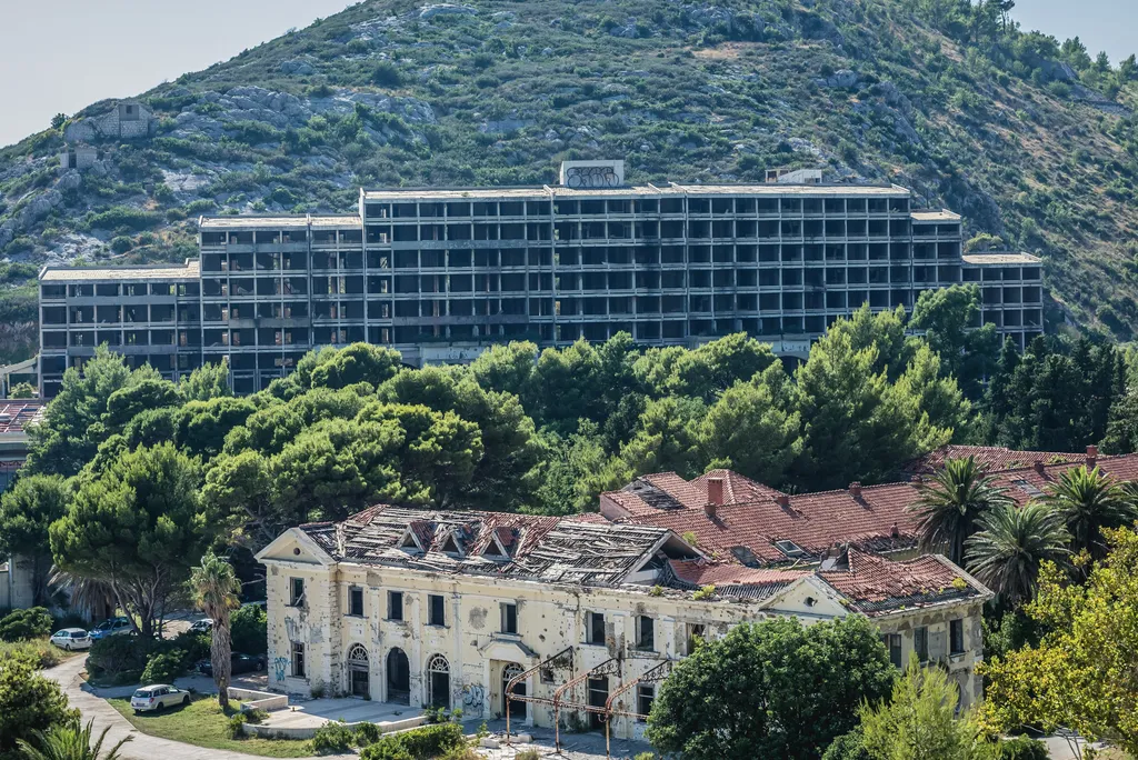 A szellemjárta Kupari madártávlatból