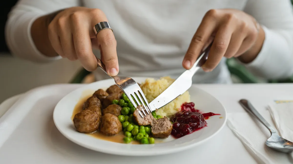 Fasírt recept borsóval és krumplipürével.