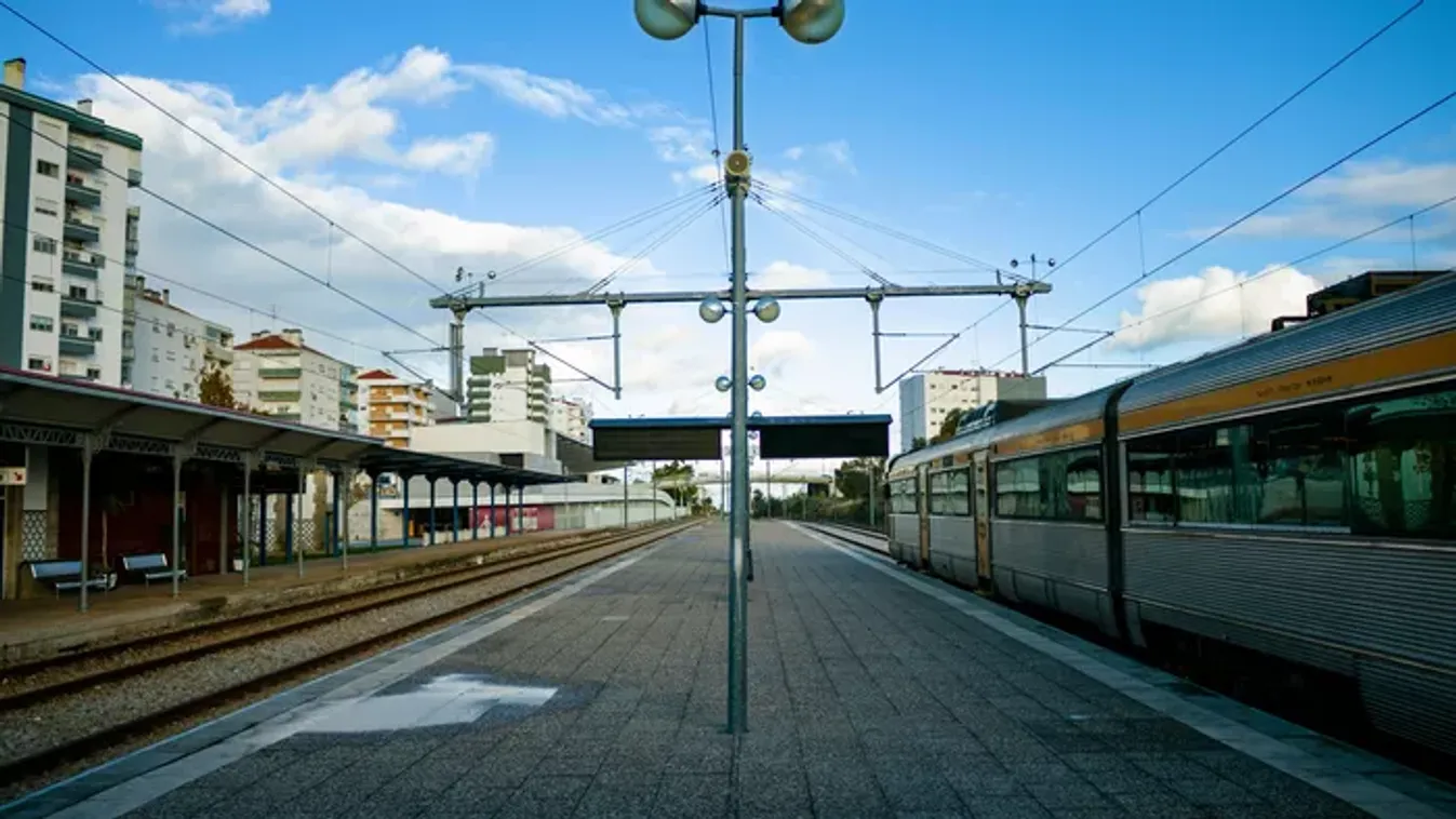 A szelfi ára! Vasútállomáson érte áramütés a 16 éves fiatalt