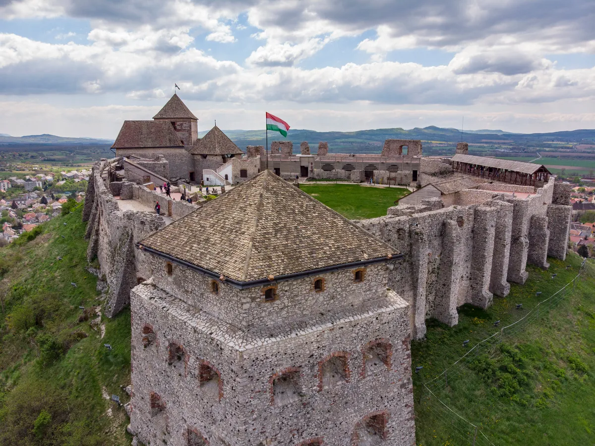 A sümegi vár madártávlatból az Öregtorony felől.