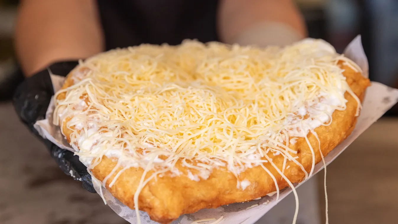 Balatoni lángos recept, amilyen a büfékben készül.