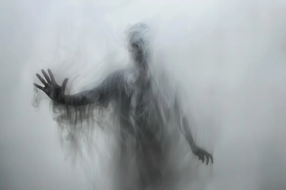 paranormális jelenség, egy szellem alakja