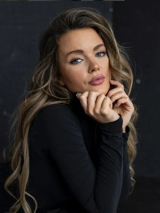 Kárpáti Rebeka modellként is dolgozik.