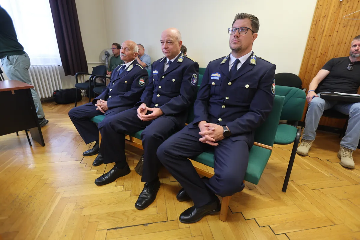Till-ügy rendőrök