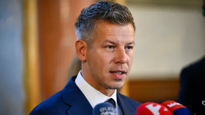 Magyar Péter most épp Karácsony Gergelybe rúgott bele