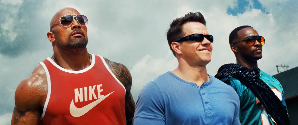 Dwayne Johnson, Mark Wahlberg és Anthony Mackie, az Izomagyak főszereplői