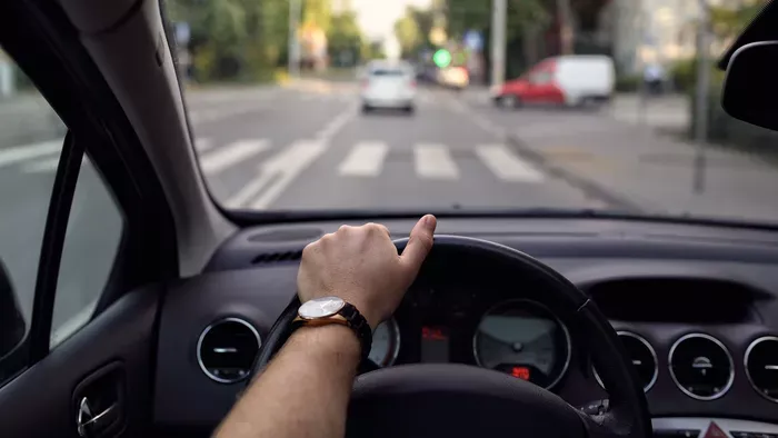 Zebrán biciklizett, halálra gázolták az idős nőt