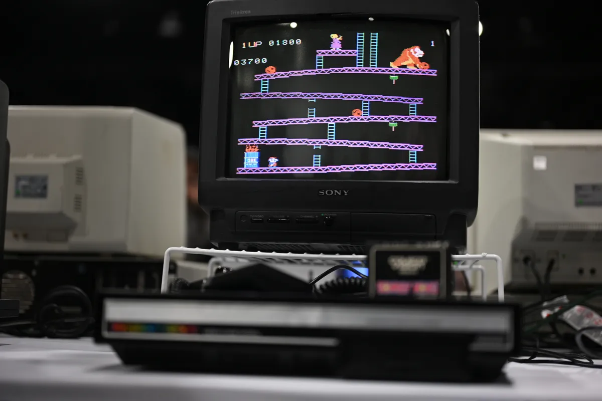 Retró kvízben szereplő kép a Donkey Kong című videójátékról egy régi számítógépen