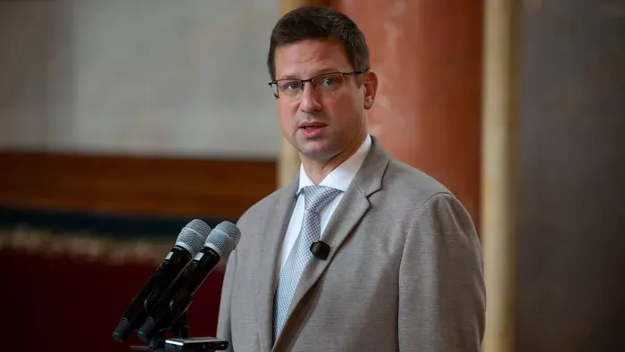 Gulyás Gergely: Ebbe semmilyen genderpropaganda nem fér bele