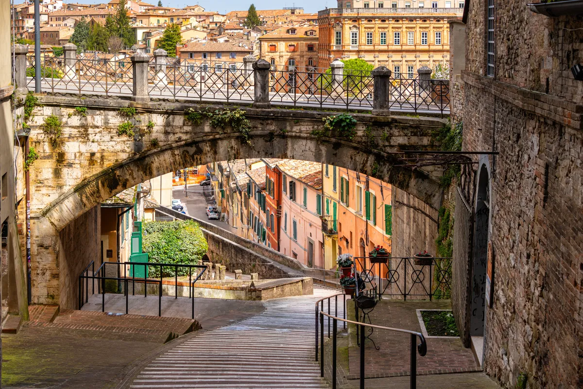Utcakép Perugia középkori óvárosában..