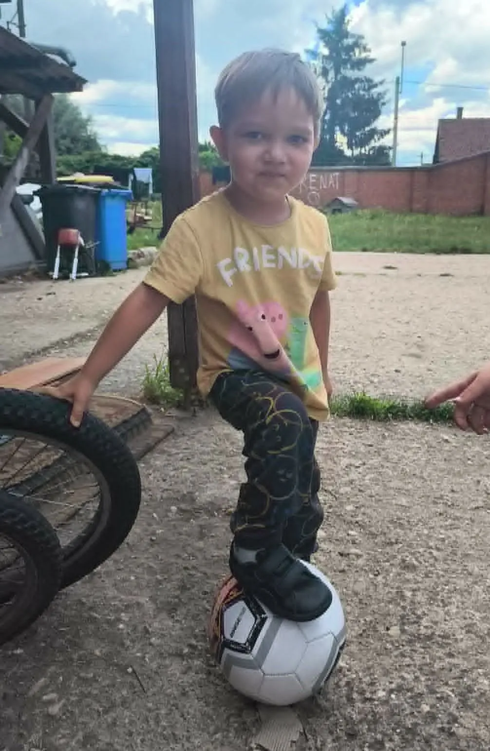 A dongalábú Zente ma már nemcsak lépked, hanem fut, sőt, lelkesen focizik is