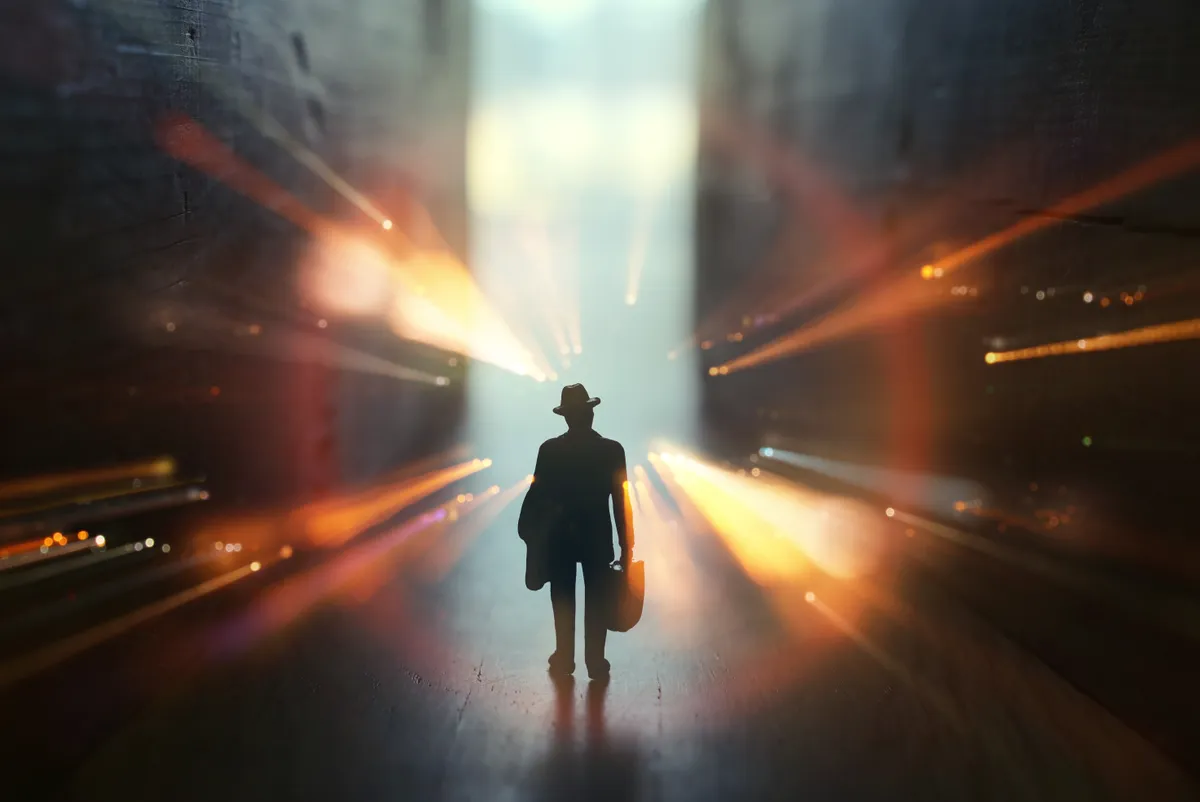 időutazó
Concept,Image,Of,Seeing,The,Light,At,The,End,Of