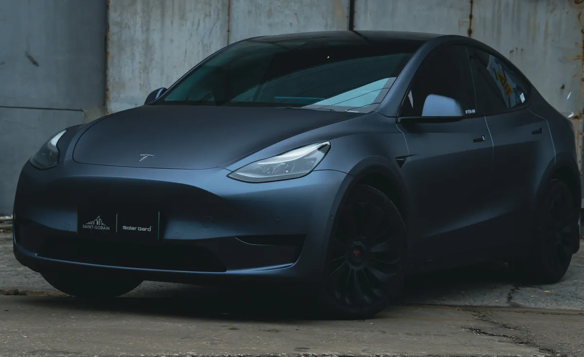 A Tesla autópilóta módba kapcsolt egy ütközés után és vízbe vezette a jármvet, ahol félig elsüllyedt