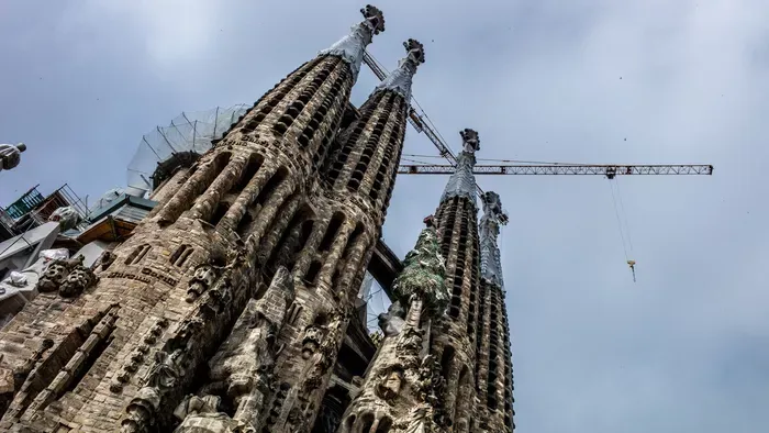 XIV. Leó pápa áldja meg a Sagrada Famíliát