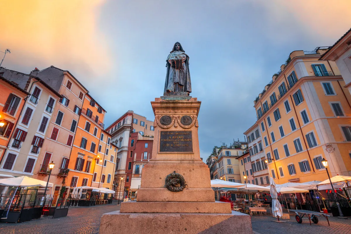 A Campo de’ Fiori tér és Giordano Bruno szobra Rómában.