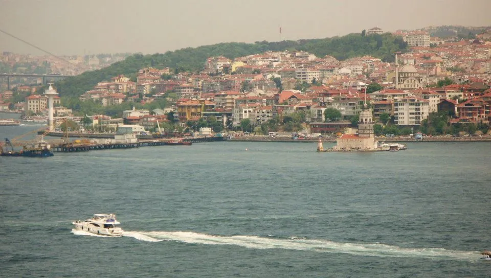 Isztambul ázsiai oldala a Szűz-toronnyal.