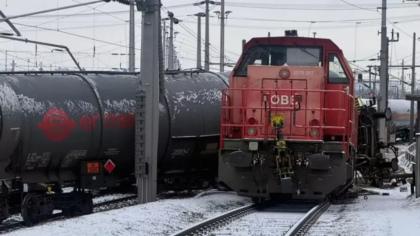 Brutális baleset: tehervonattal ütközött egy autó Egerben