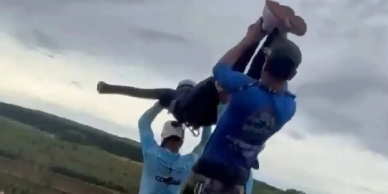 Még élt a megtalálása után a bungee jumping ugró