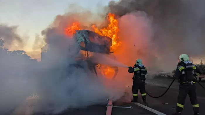 Nyolc életet követelt az M1-esen történt baleset