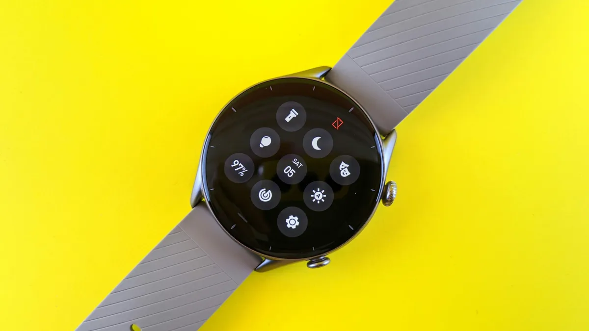 Érdekes bemutatkozás: nem mindennapi helyen találtak rá a Google még meg nem jelent okosórájára
