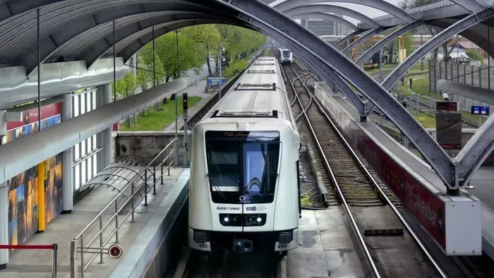 Arnold Schwarzenegger miatt nem jár a 2-es metró a hétvégén