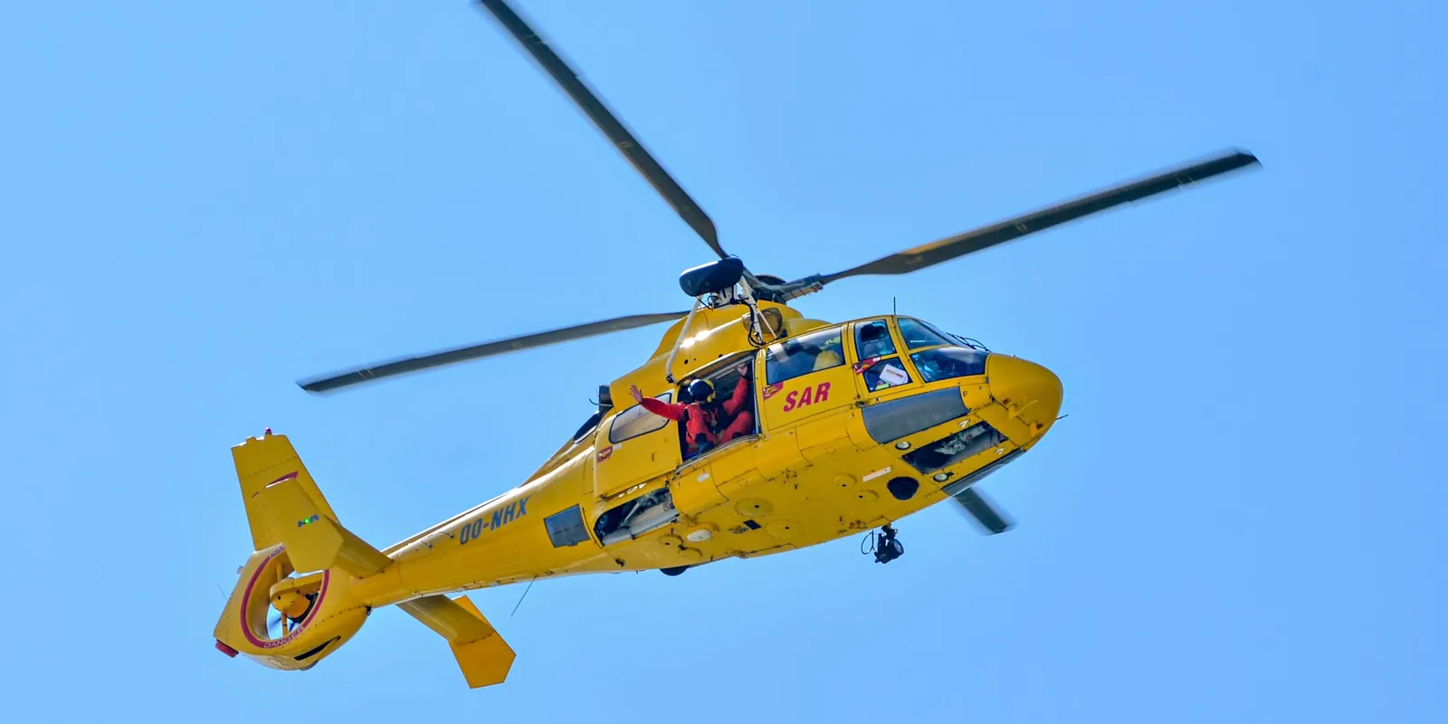 Mentőhelikopter is érkezett: egy édesanya meghalt a strandon