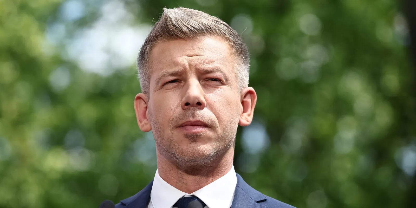 Kiderült, ki fizetett Magyar Péter közvetlen környezetéből 4 millió forintot Bangó Sanyikának azért, hogy hamis terhelő vallomást tegyen „Zsolti bácsira”