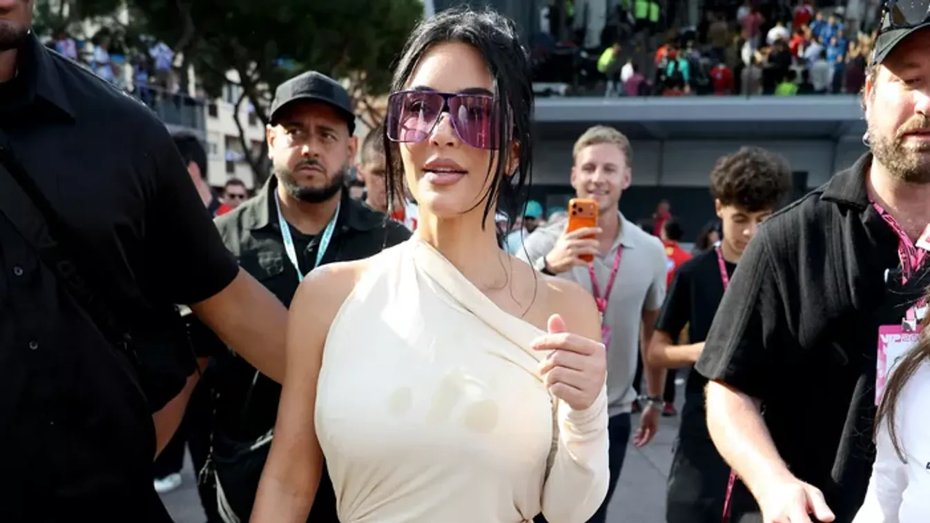 Kim Kardashian hiába menekült Lewis Hamilton elől: így lett foltos a ruhája – Videó