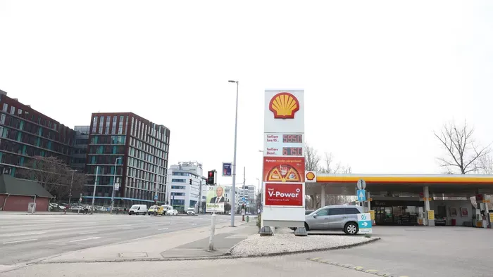Fegyver sült el egy Shell benzinkútnál