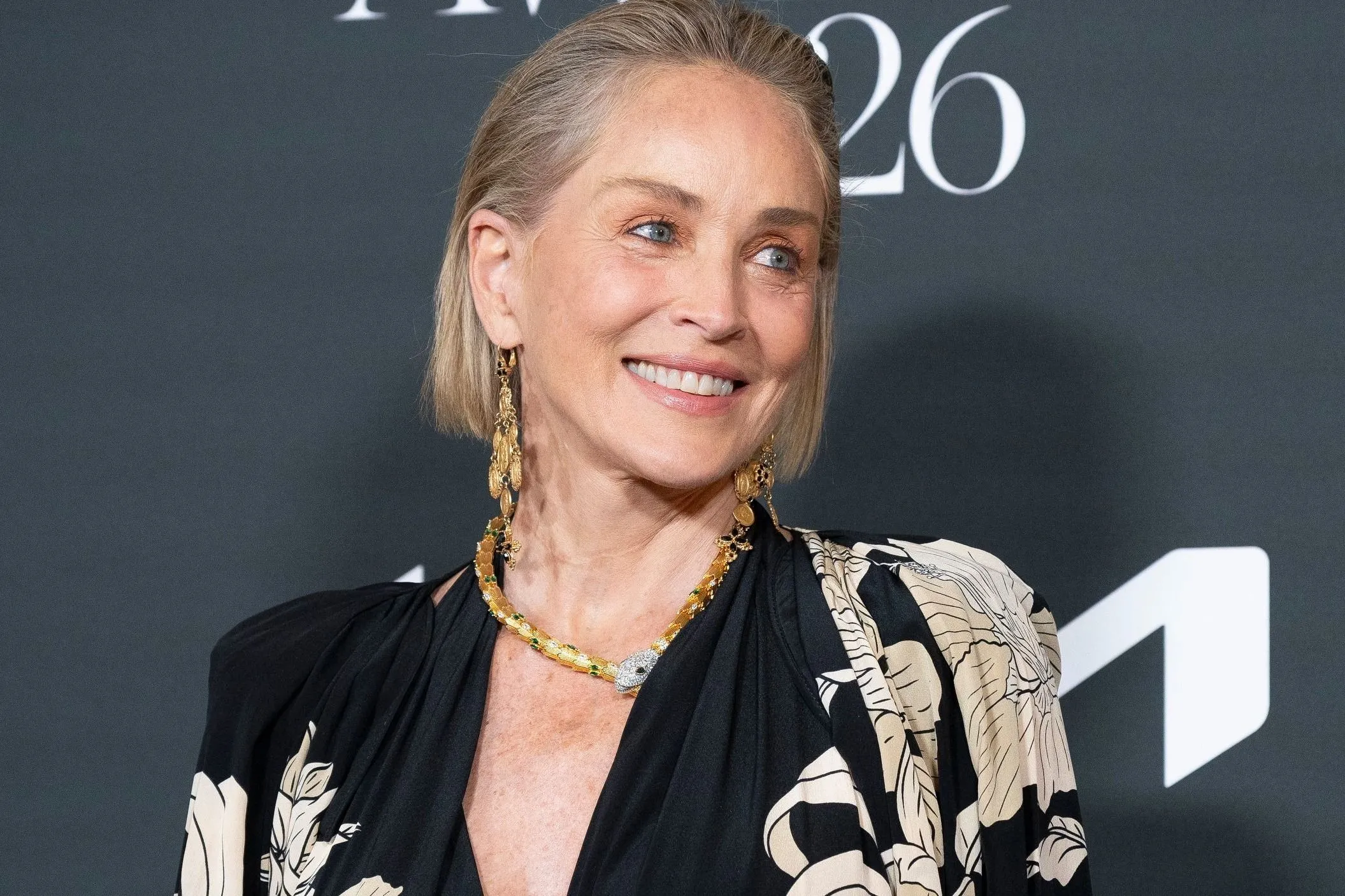 Sokkoló! Otthonában ütötték le Sharon Stone-t