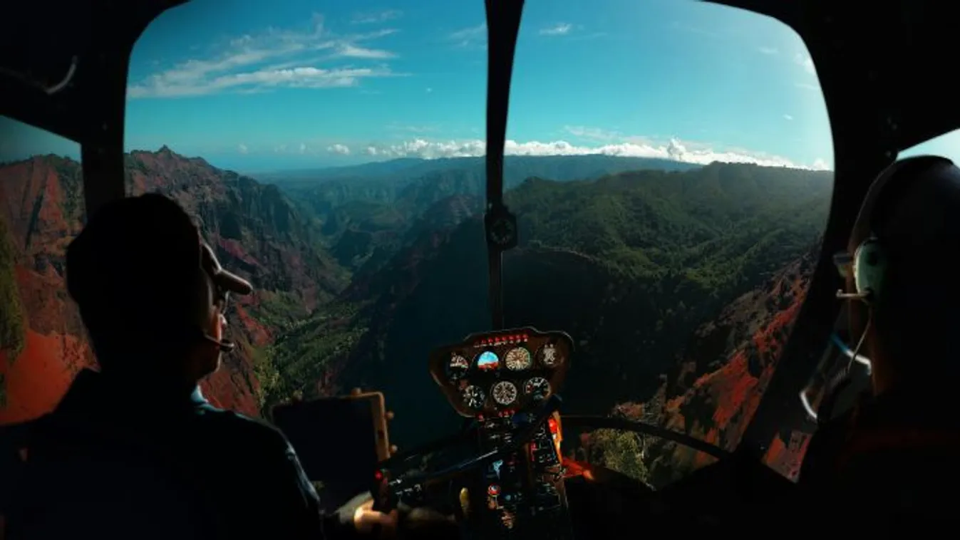 Elképesztő csoda: lezuhant egy helikopter, mégis mindenki túlélte