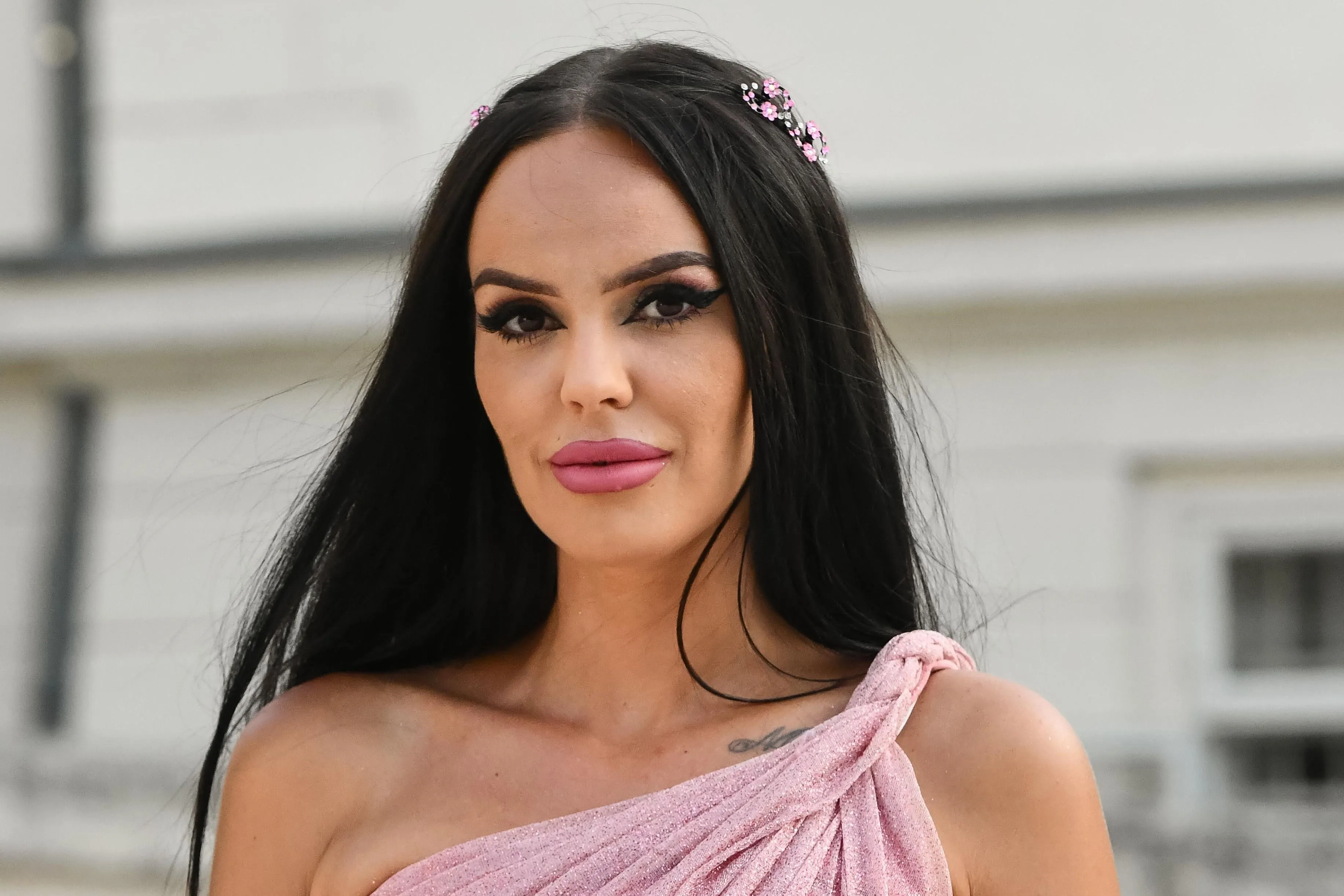"Tető még nincs" – Megmenekülnek a TV2 sztárjának szülei! Elindult a felújítás a pokoli tűz után