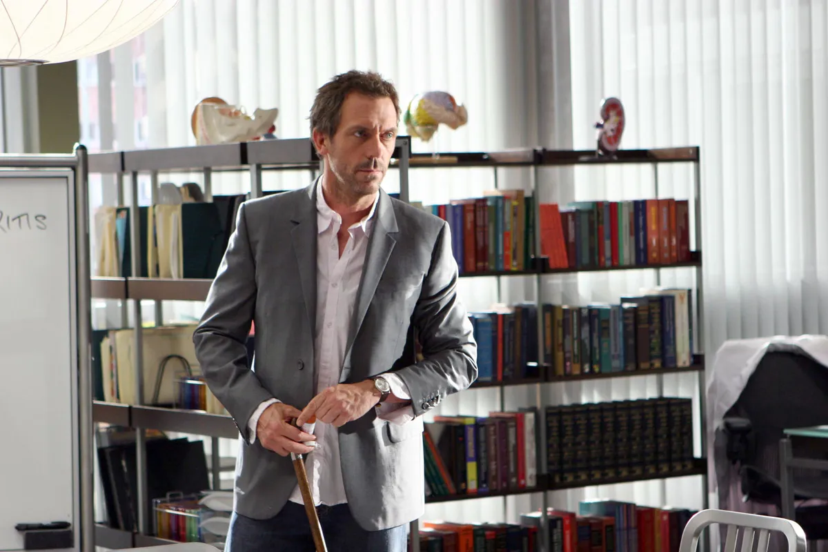 Hugh Laurie Doktor House szerepében a Doktor House sorozatban.