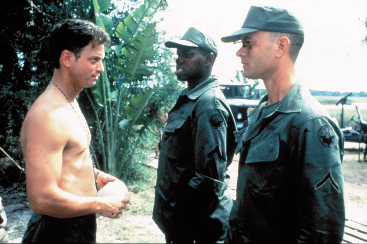 James Handy katonai múltja miatt úgy vélte a Forrest Gump című filmben nem hitelesen ábrázolják a háborús részeket