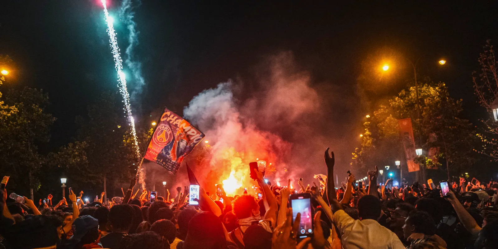 BL-döntő: egy ember meghalt, 800-at letartóztattak