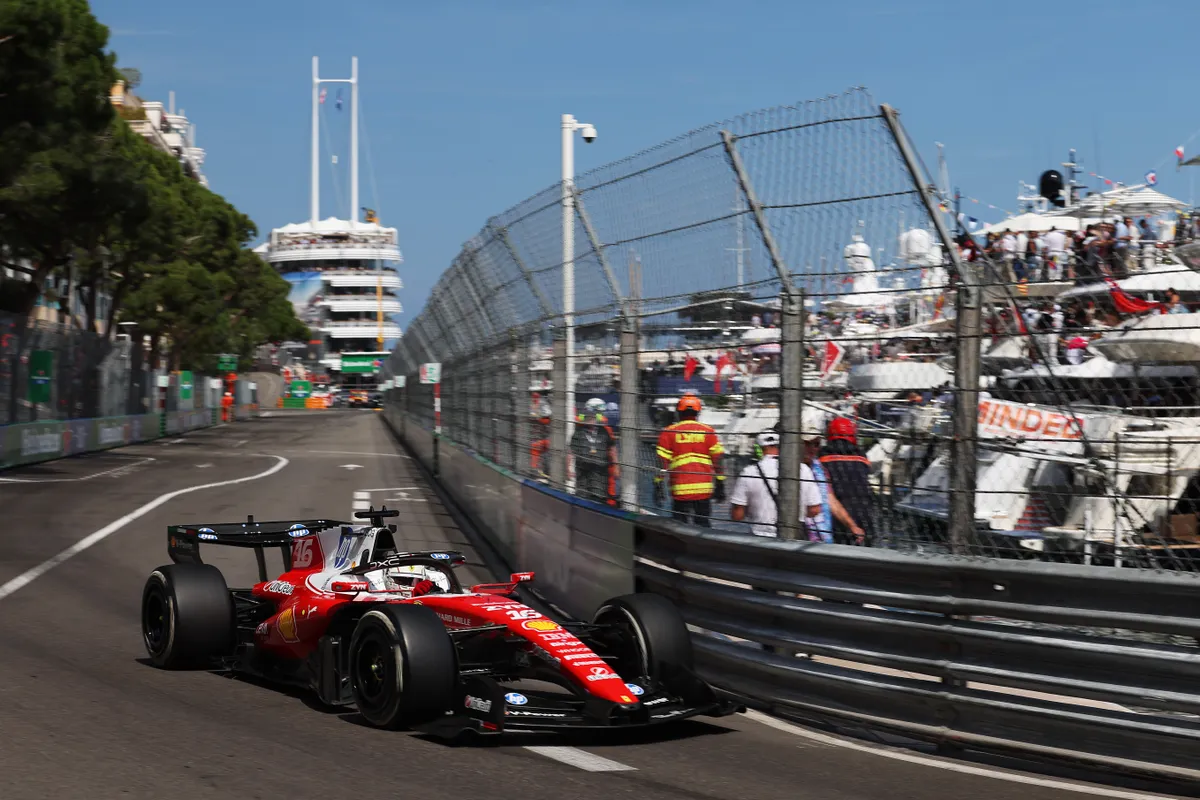 Leclerc falnak csapódott, a Monacói Nagydíj végén borult minden a Forma-1 legendás versenyén
