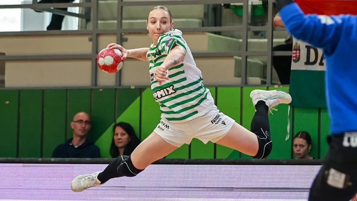 Sinon Petra eljegyzése
