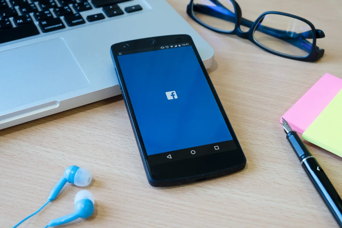 A Facebook mellett a Messenger és az Instagram felhasználói is tömegesen számoltak be elérhetetlenségről.