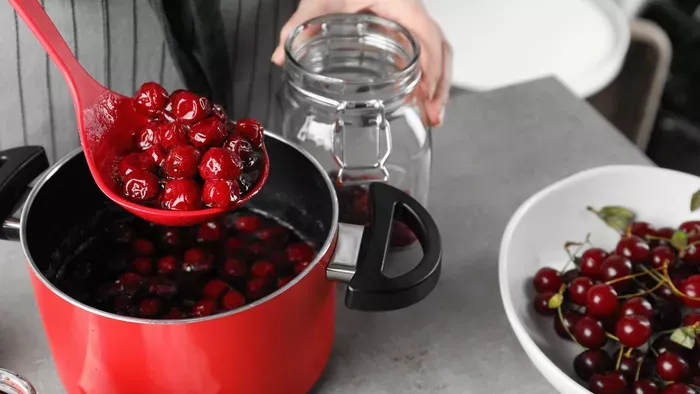 Mennyei házi cseresznyebefőtt recept: mentsd el a nyár ízét