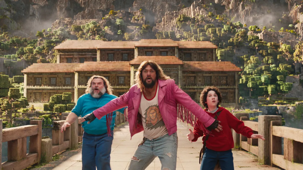 Jack Black és Jason Momoa, valamint Sebastian Hamsen az Egy Minecraft filmben.