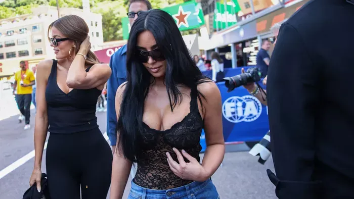 Kim Kardashian dekoltázsa ellopta a showt az F1-pilótáktól