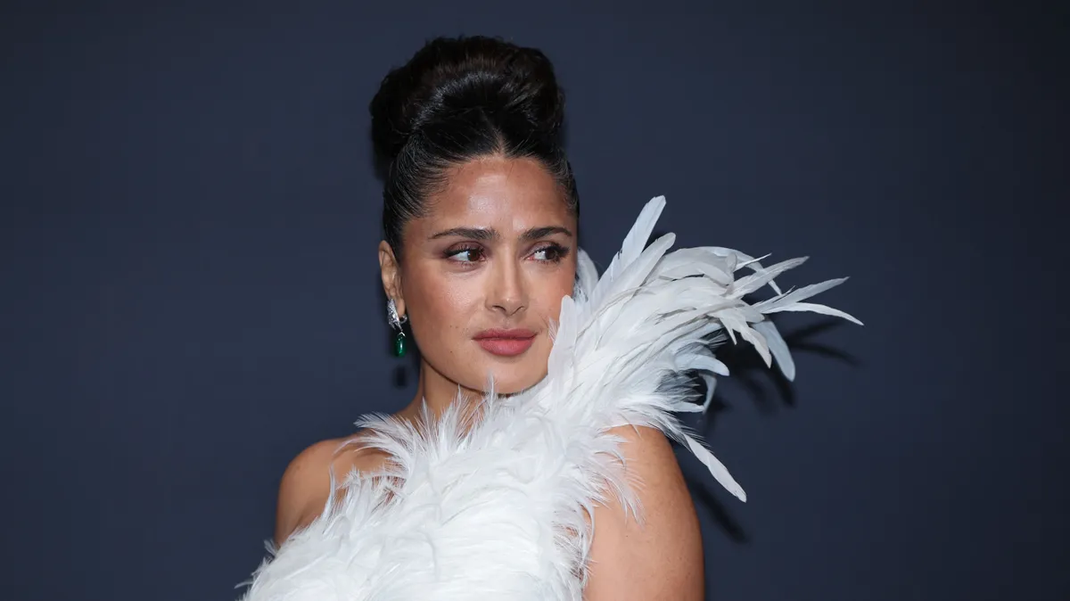 Te jó ég! Fogadjunk, hogy nem ismersz rá Salma Hayekre ezen a 40 éves videón!