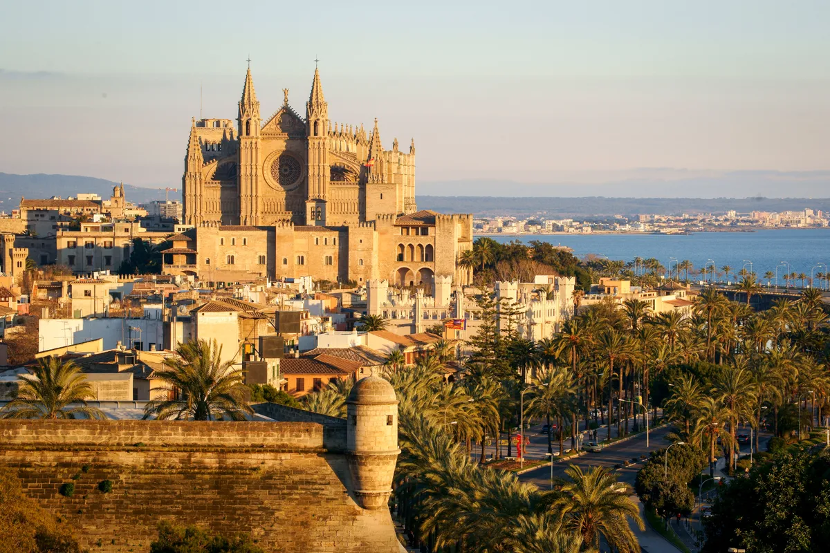 Mallorca, a palmai katedrális madártávlatból fotózva.
