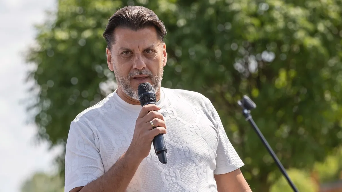 Kökény Attila mai napig rengeteg helyen fellép, és átéléssel énekel.