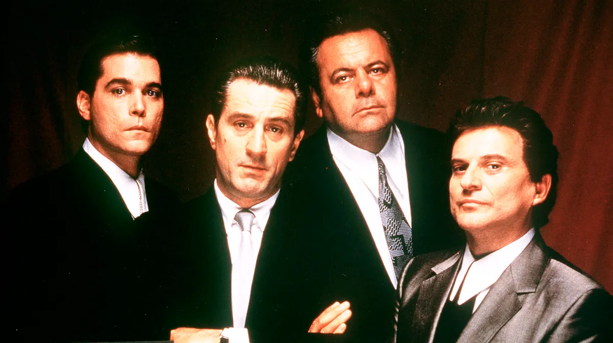 Martin Scorsese Nagymenők című filmjének egy jelenete Robert De Niroval, Ray Liottaval, Joe Pescivel és Paul Sorvinoval.