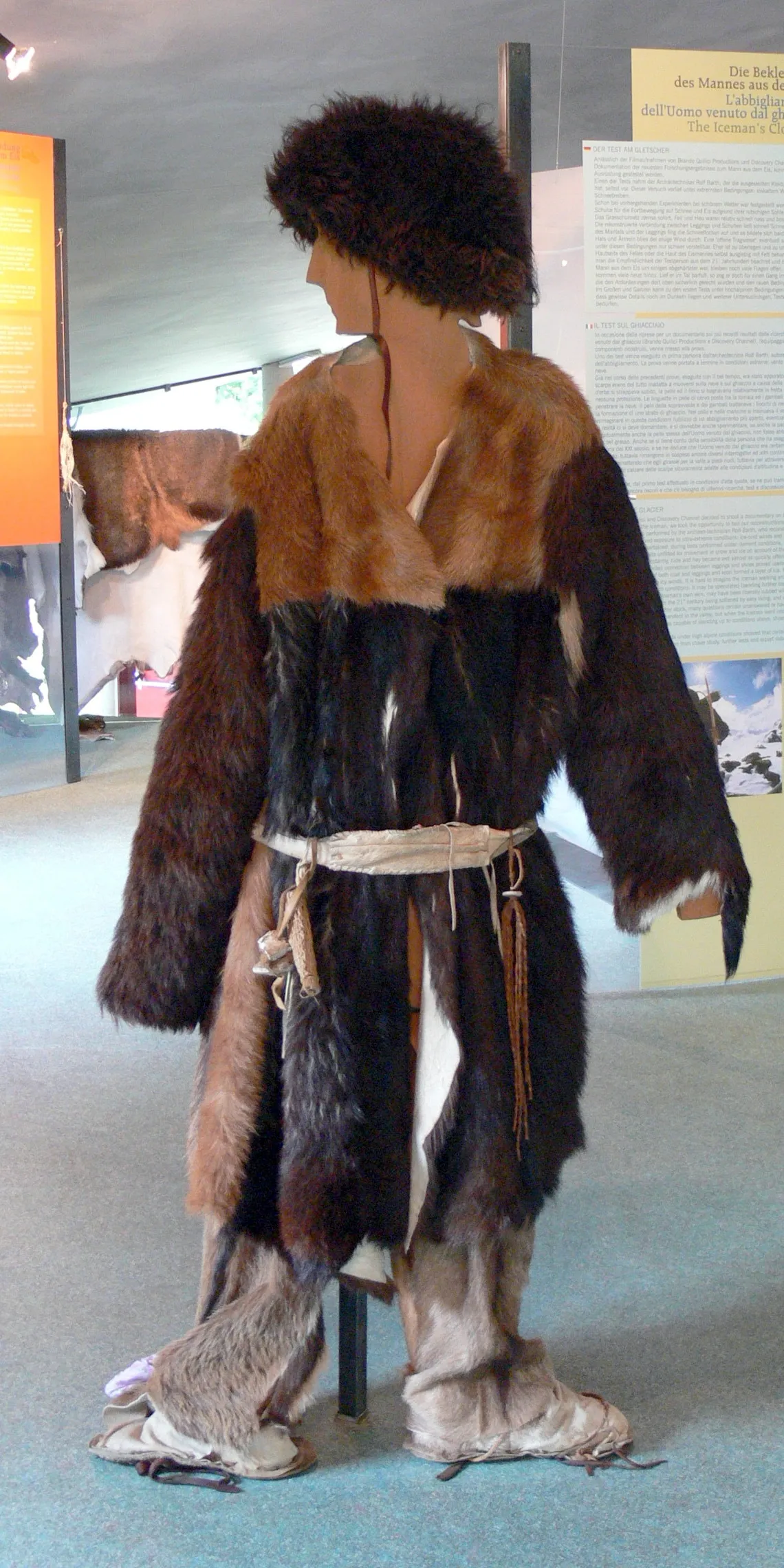 Ötzi rekonstruált öltözéke.