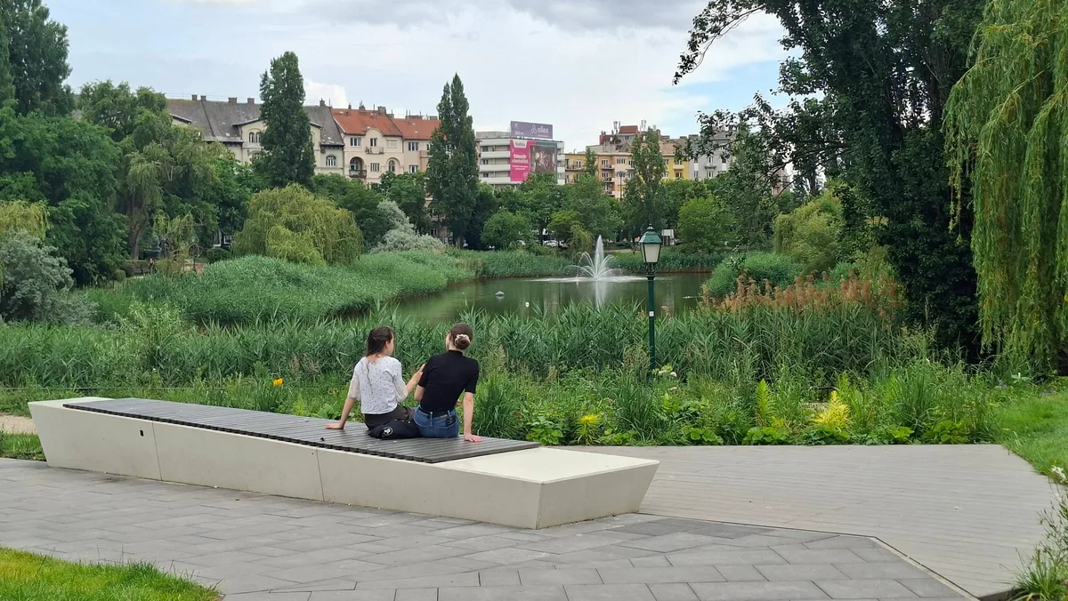 A Feneketlen-tó Villányi út felőli parkrésze